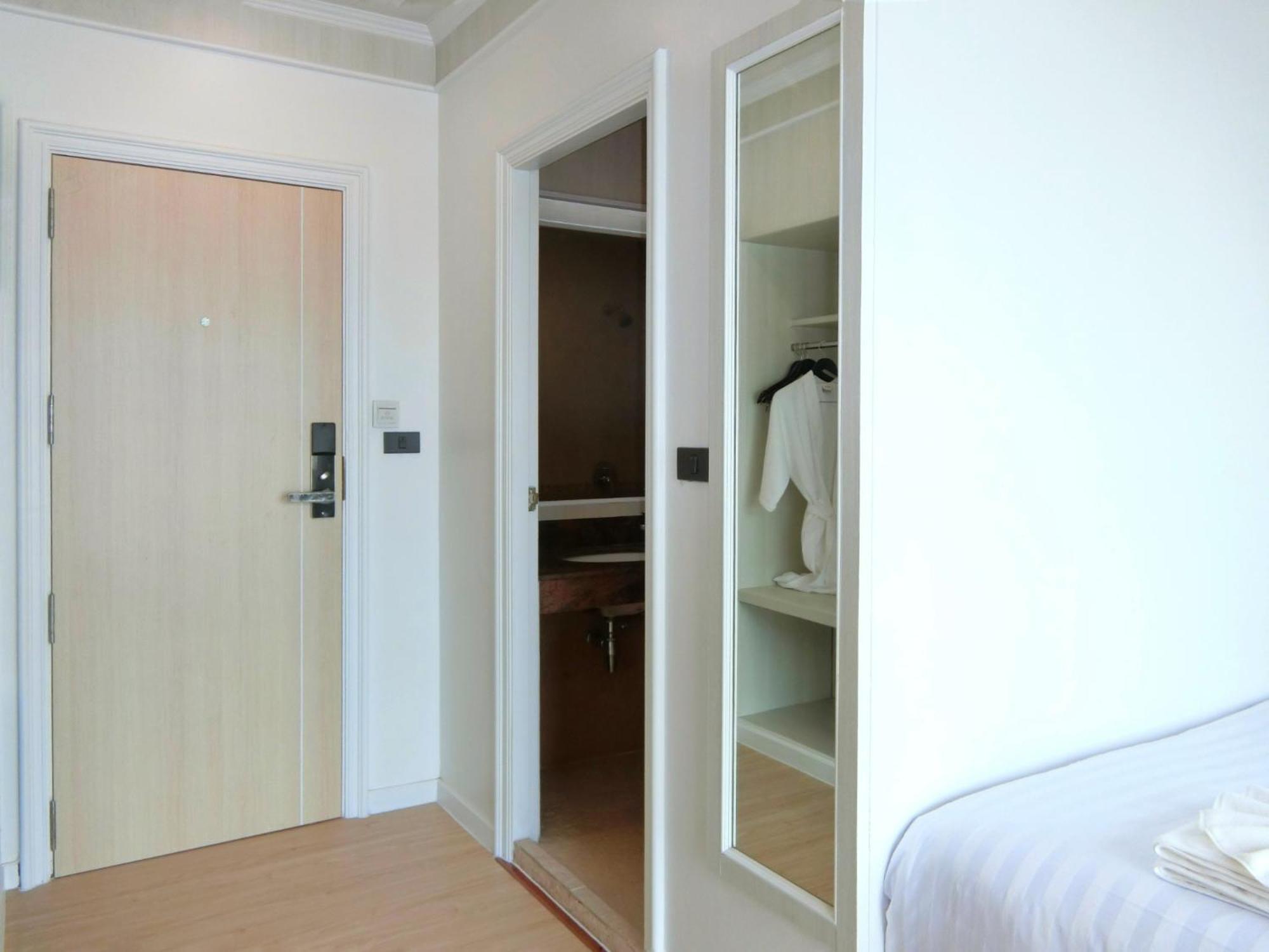 Sira Boutique Residence - Newly Renovated Patong Kültér fotó