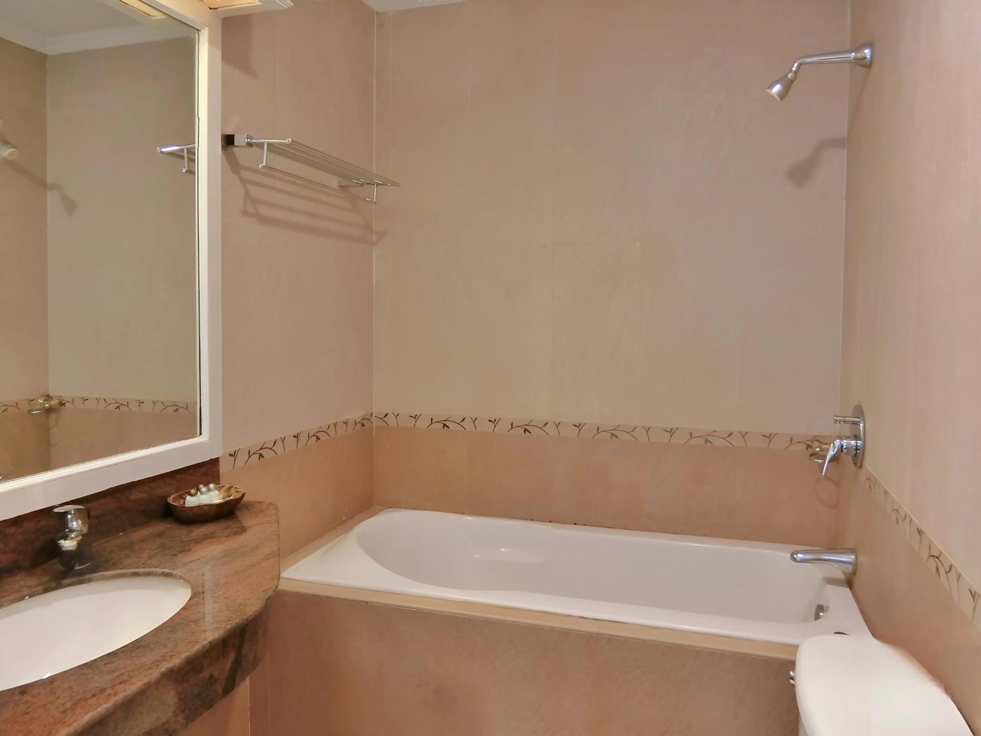 Sira Boutique Residence - Newly Renovated Patong Kültér fotó